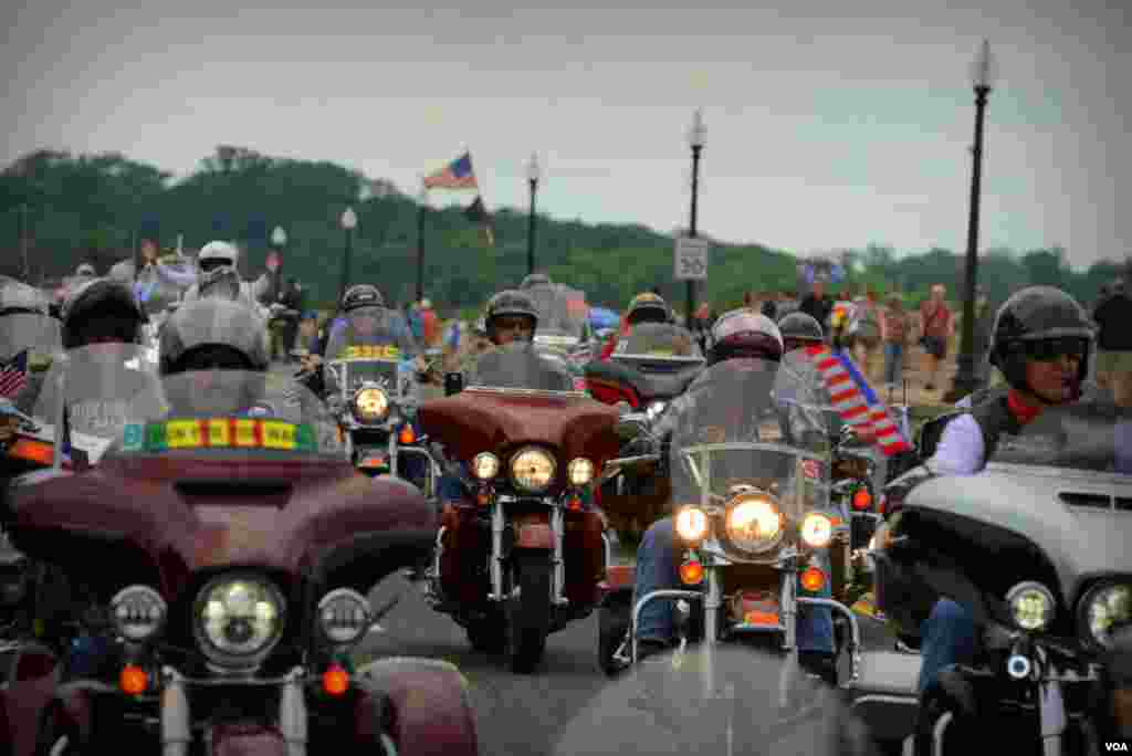 Rolling Thunder – колонна на Арлингтонском мосту